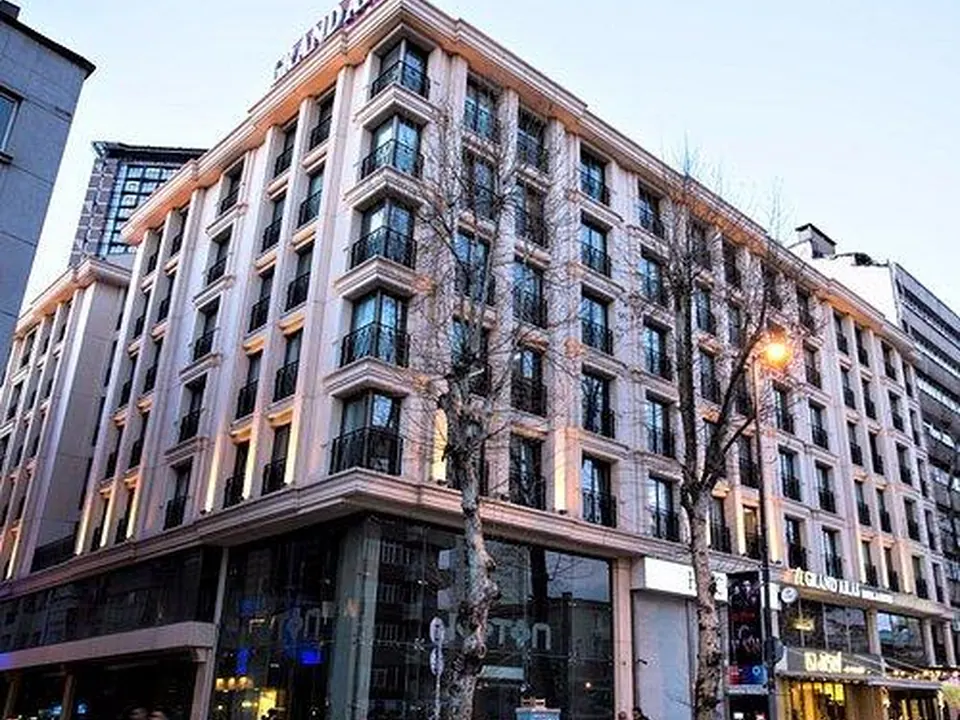 صورة حقيقية لواجهة Grand Aras Hotel & Suites